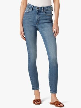 THE HI HONEY
HIGH RISE CURVY SKINNY ANKLE // SNAPBACK // GREAT SMILE - Size M